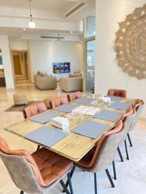 Elegant 4 Beds W/Partial SeaView